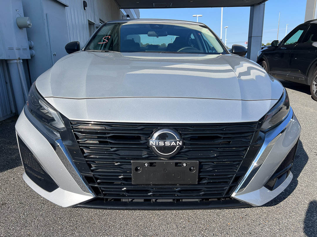 Used 2024 Nissan Altima 2.5 SV FWD image 9