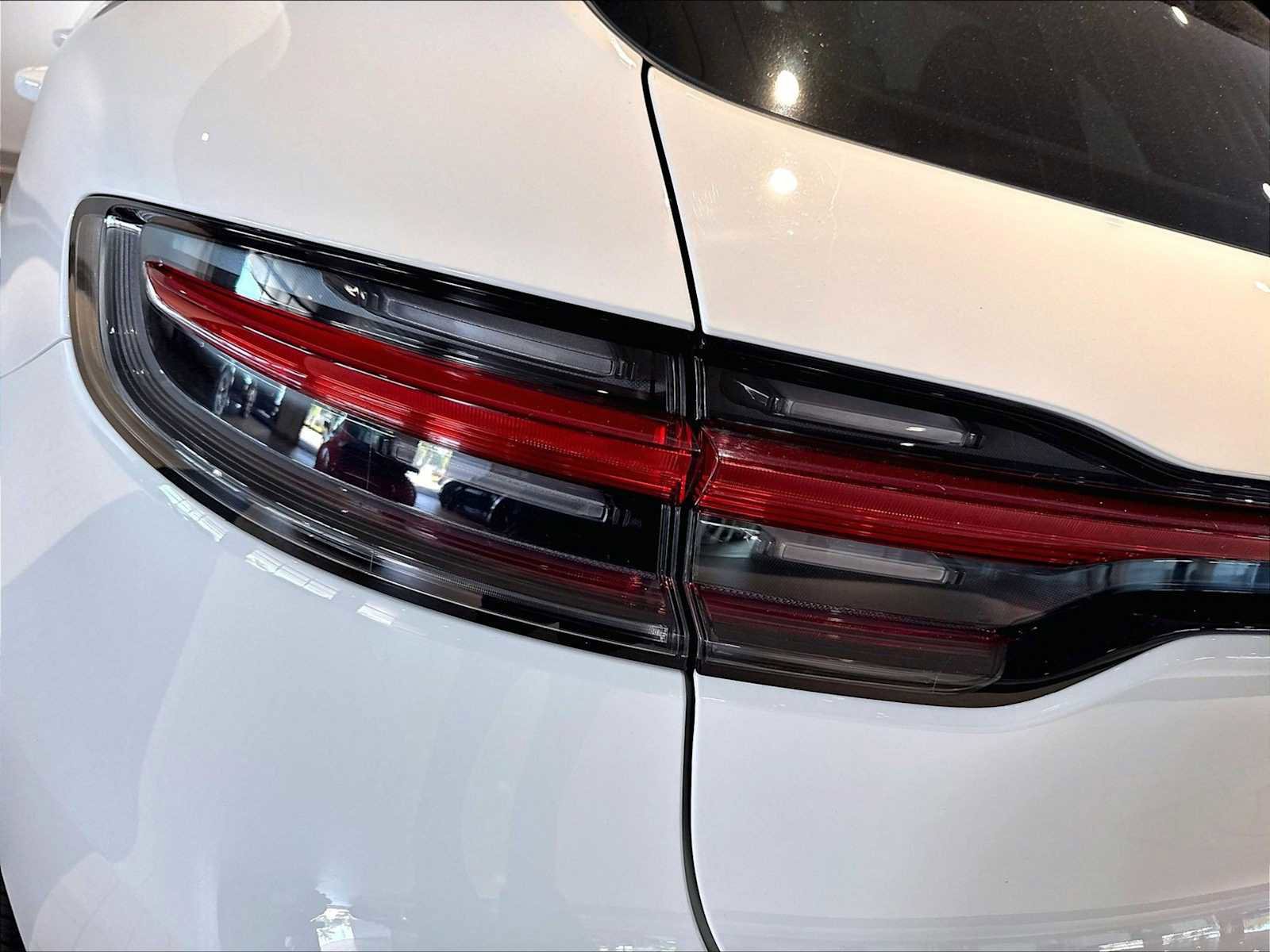 Used 2026 Porsche Macan AWD/4WD image 34