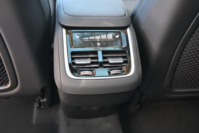 New 2026 Volvo XC90 B5 Core AWD/4WD image 34