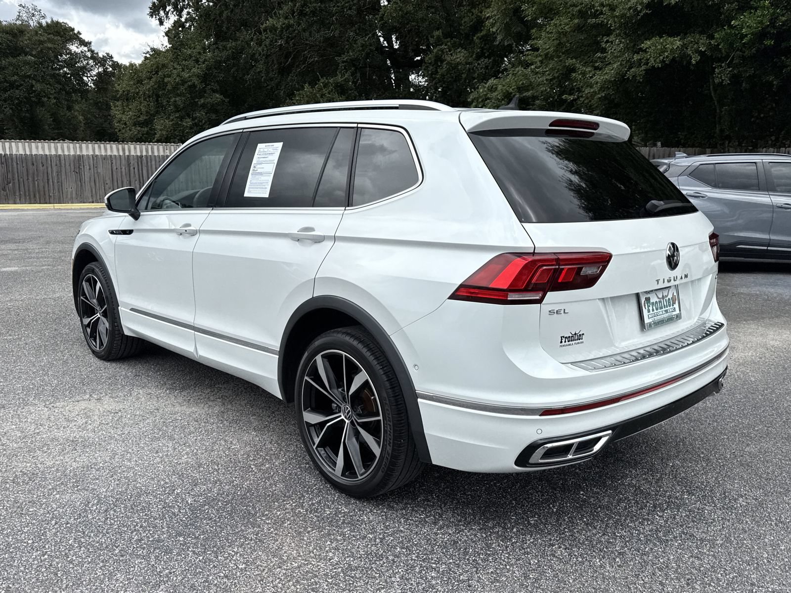 Used 2022 Volkswagen Tiguan SEL R-Line AWD/4WD image 3