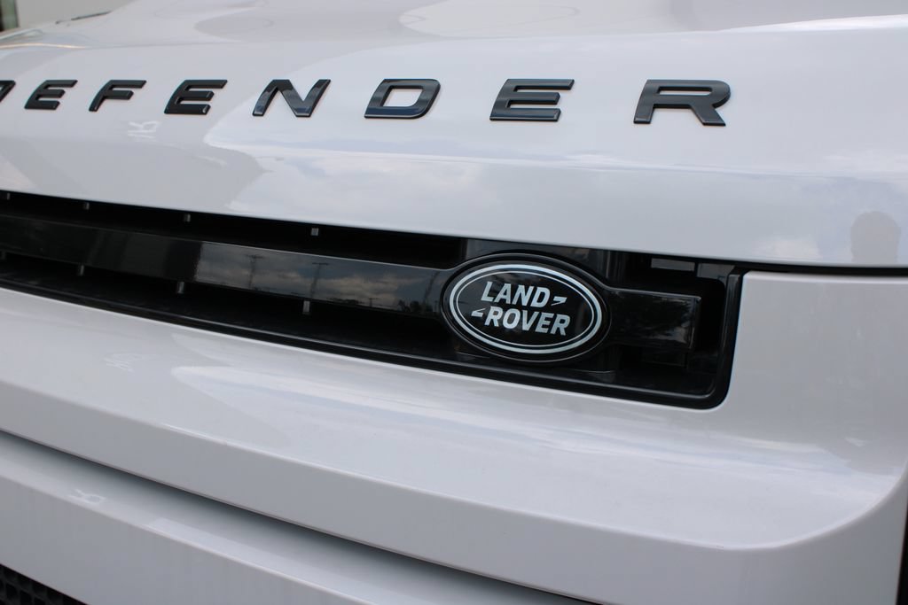 New 2026 Land Rover Defender 130 X-Dynamic SE AWD/4WD image 11