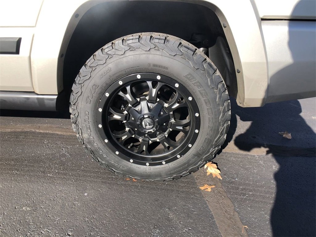 Used 2007 Jeep Commander Sport image 10