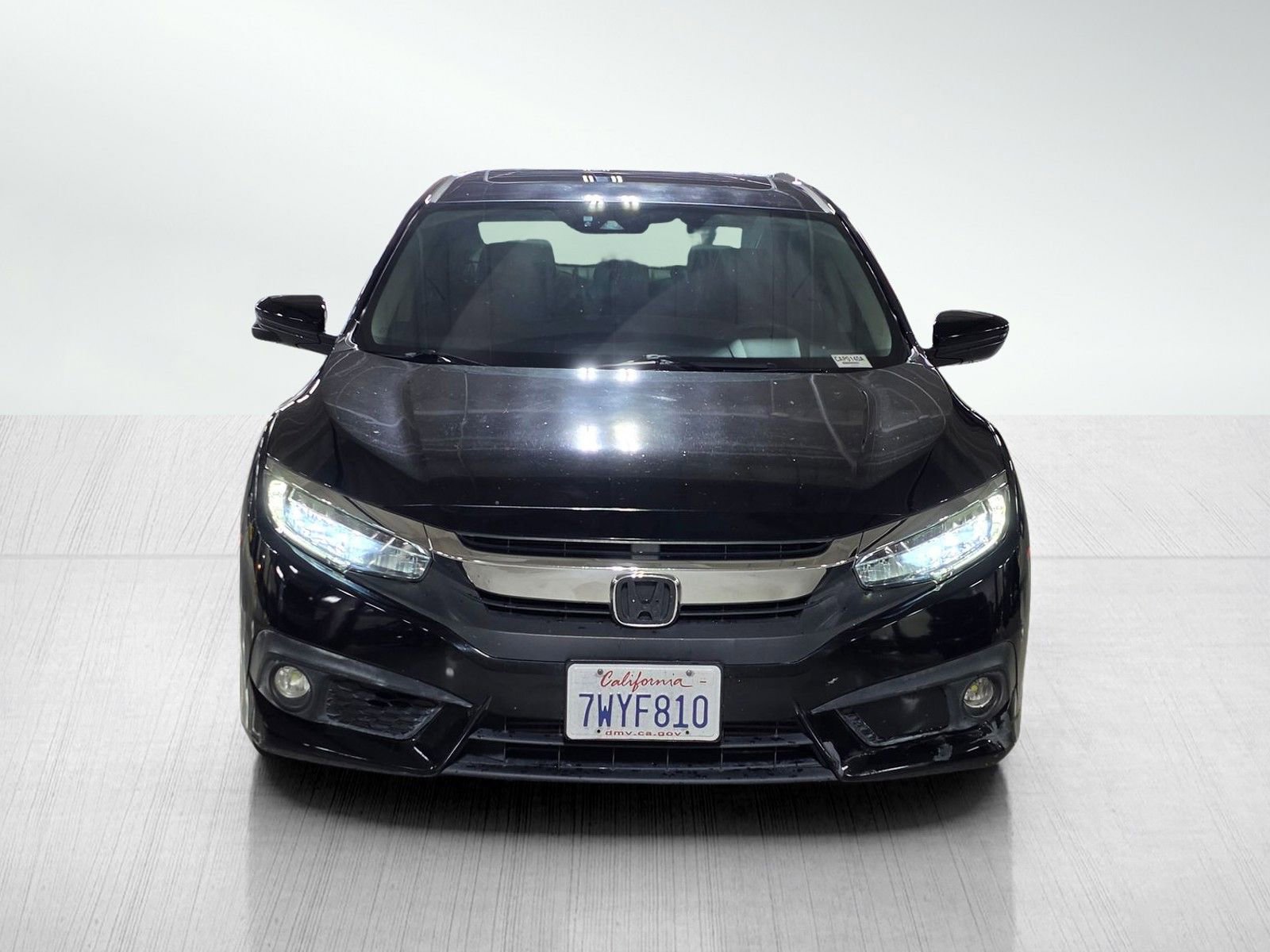 Used 2016 Honda Civic Touring image 2