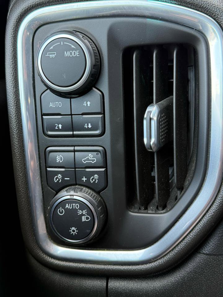 Used 2020 Chevrolet Silverado 1500 RST AWD/4WD image 12
