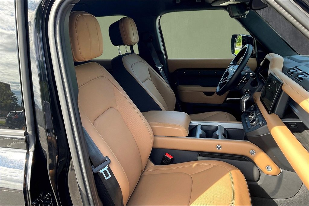 Used 2025 Land Rover Defender 110 V8 image 25