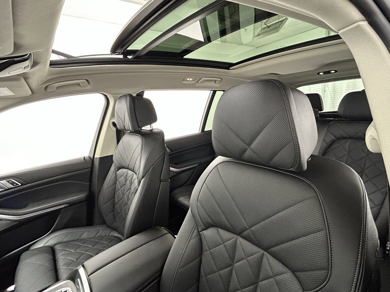 Used 2024 BMW X7 xDrive40i image 29