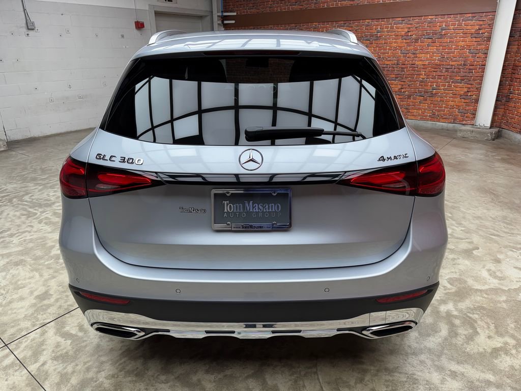 Used 2026 Mercedes-Benz GLC 300 4MATIC image 4