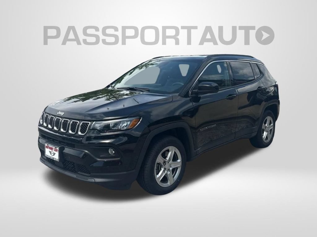 Used 2024 Jeep Compass Latitude AWD/4WD image 1