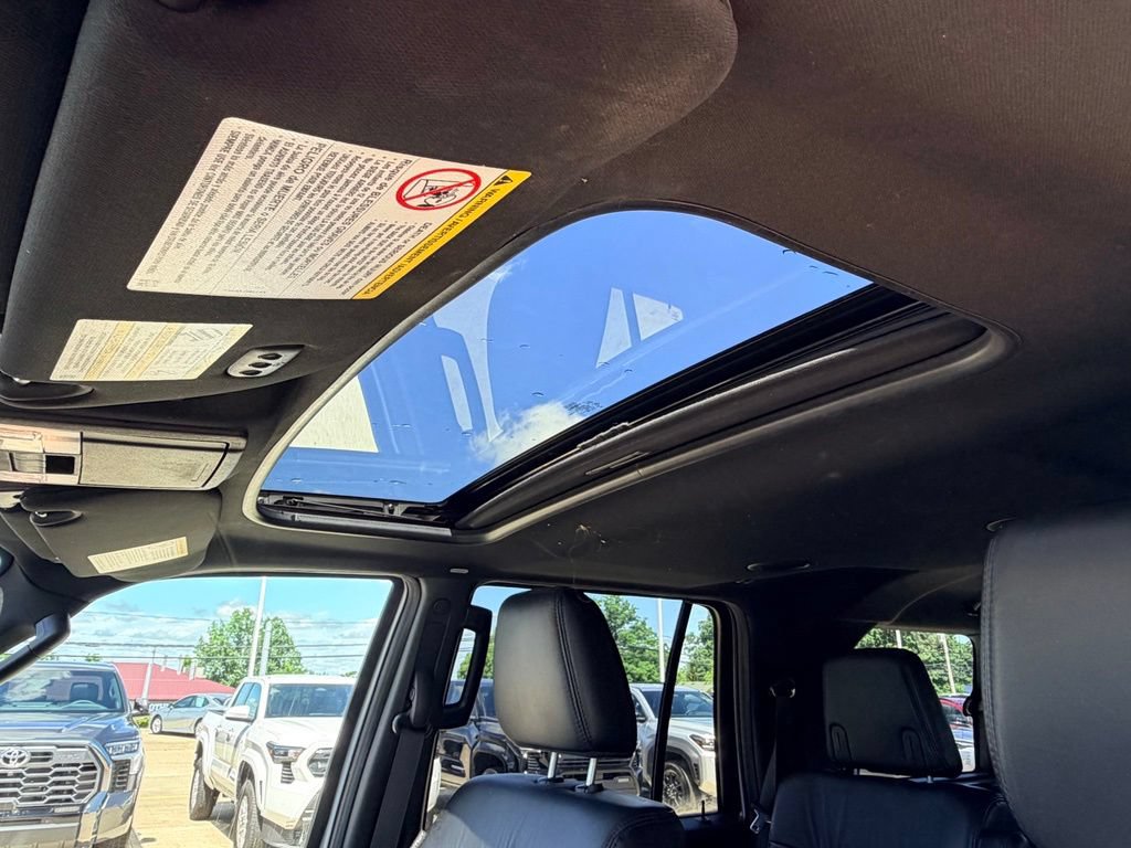 Used 2016 Lincoln Navigator Select AWD/4WD image 18