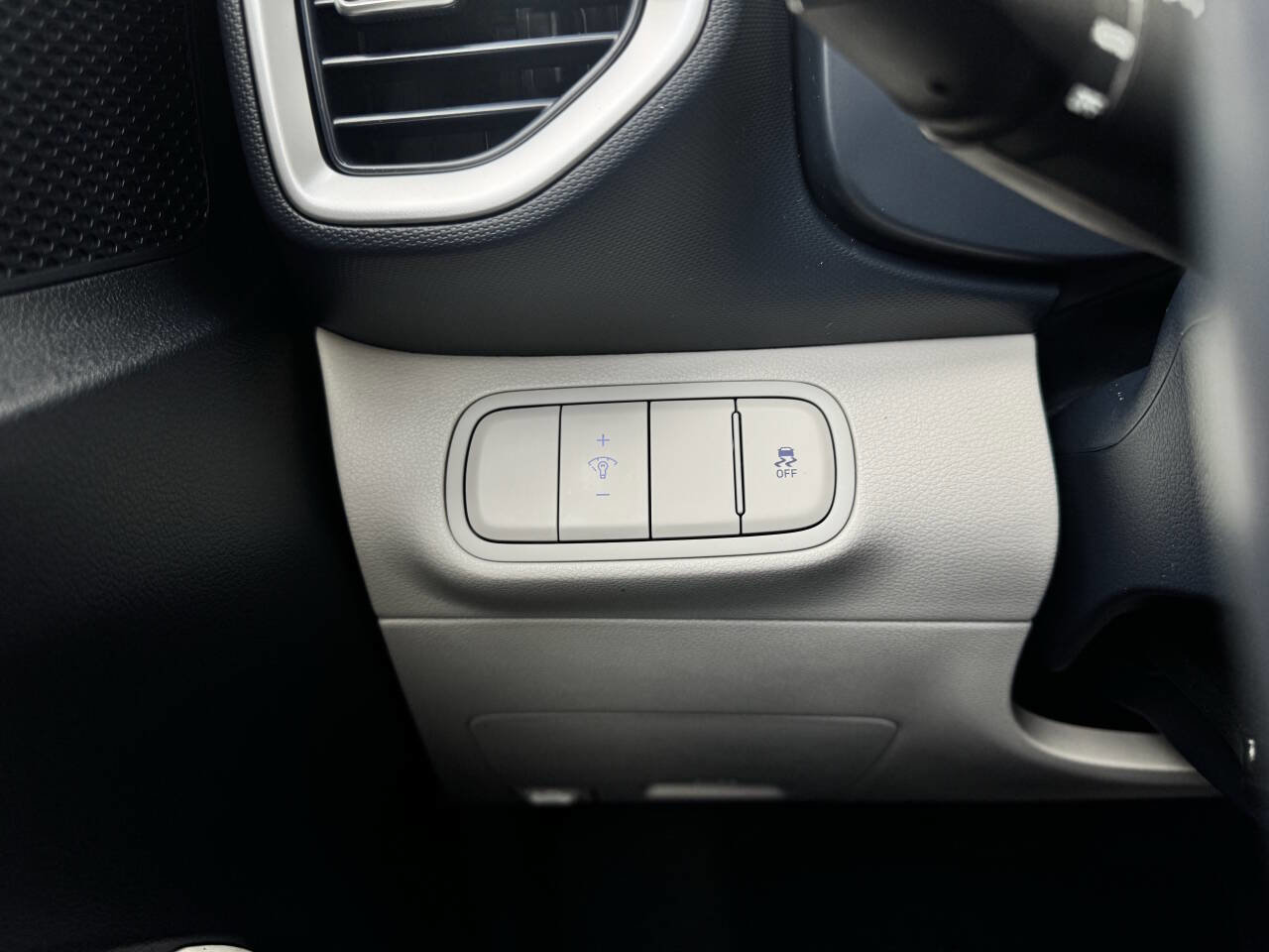 Used 2023 Hyundai Venue Limited w/ Cargo Package image 39