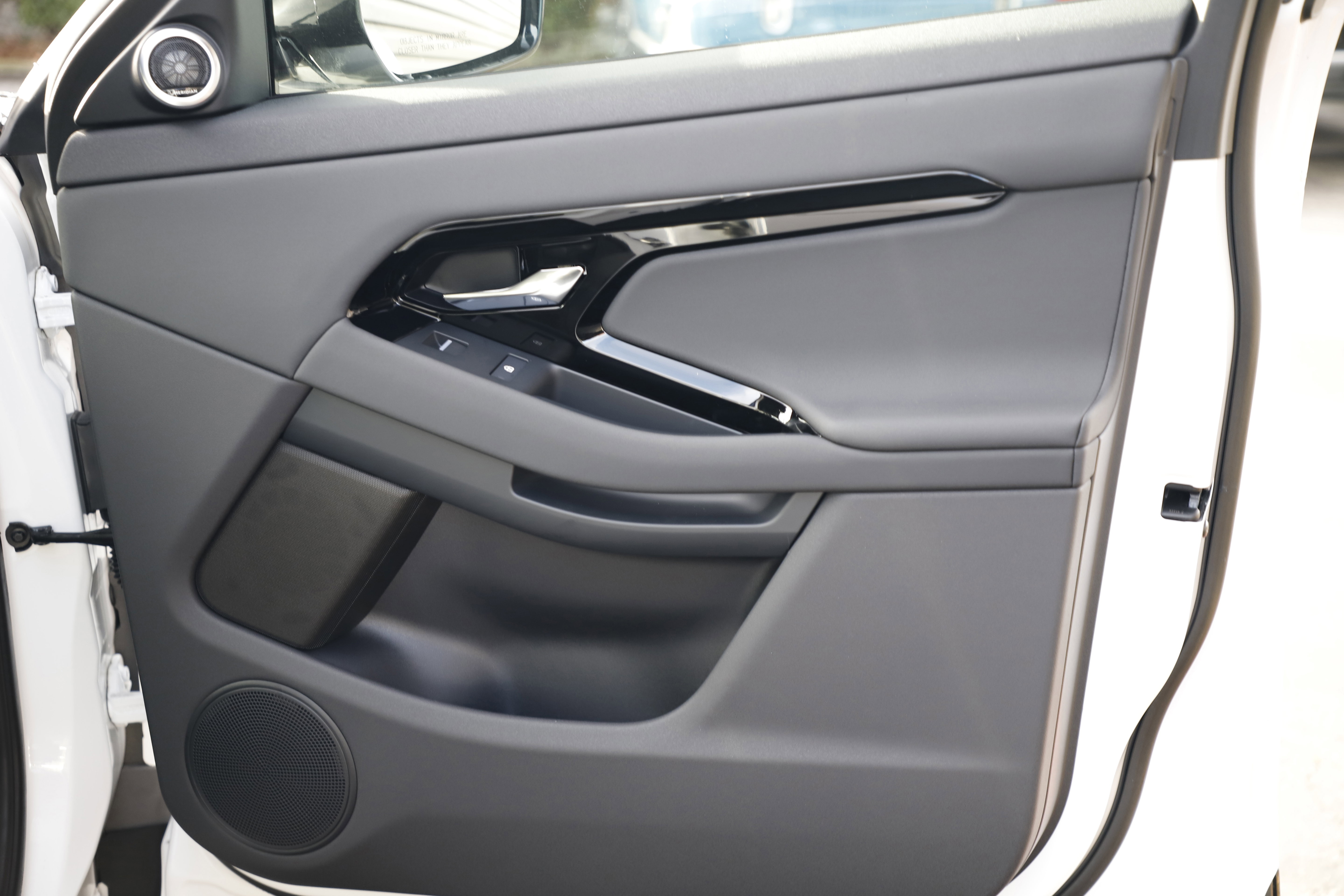 New 2025 Land Rover Range Rover Evoque Dynamic SE image 11