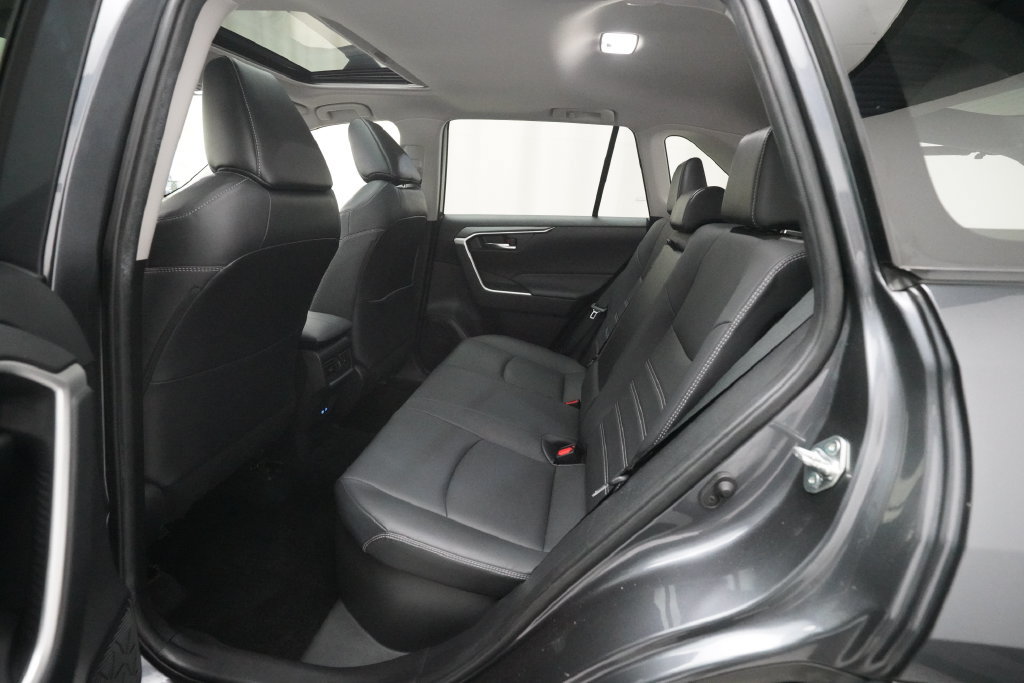 Used 2022 Toyota RAV4 XLE Premium AWD/4WD image 16