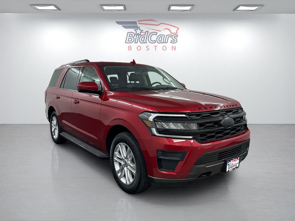 Used 2022 Ford Expedition XLT w/ Equipment Group 202A AWD/4WD image 3