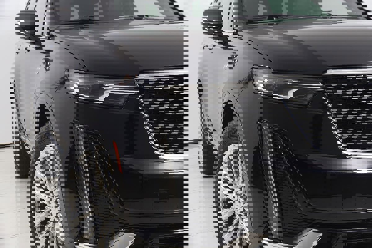 Used 2024 Cadillac XT6 Premium Luxury w/ LPO, Floor Liner Package AWD/4WD image 18