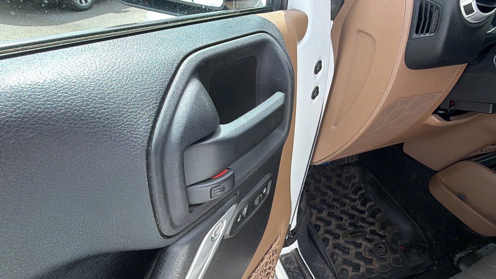 Used 2012 Jeep Wrangler Unlimited Sahara w/ Dual Top Group image 15