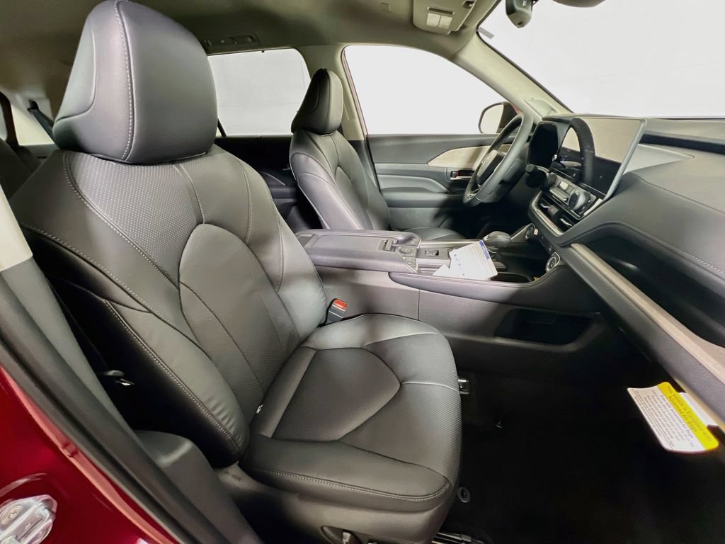 Certified 2025 Toyota Grand Highlander AWD image 22