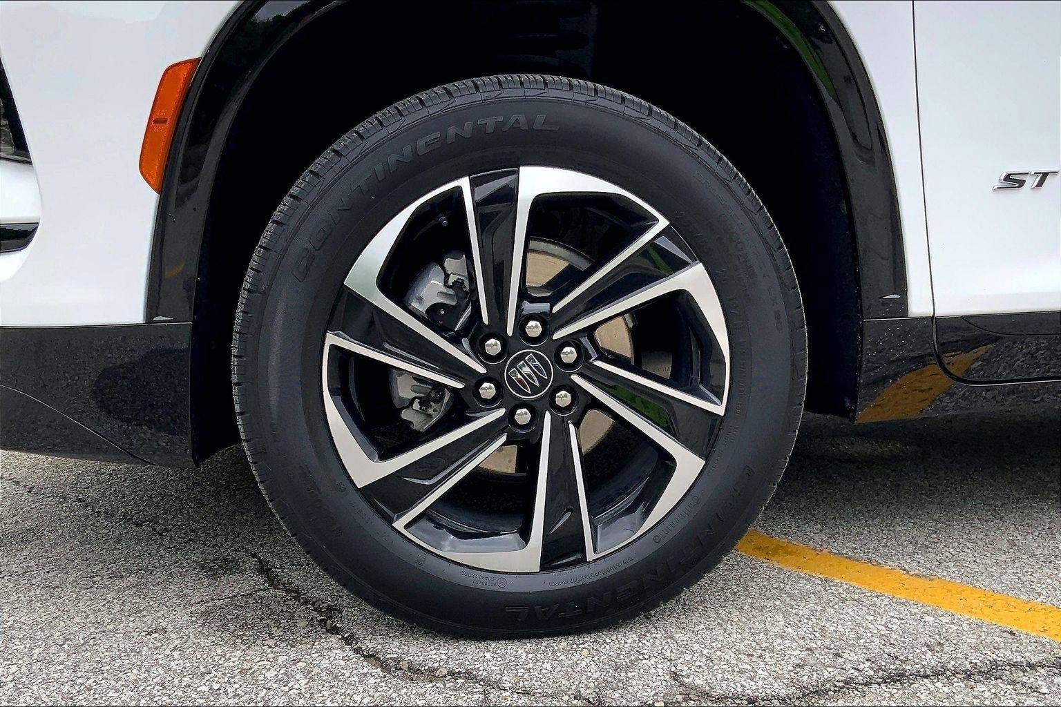 Used 2025 Buick Enclave Sport Touring FWD image 9