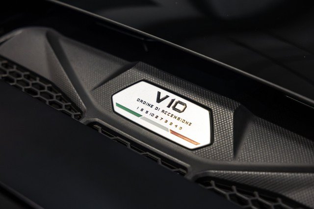 Used 2021 Lamborghini Huracan EVO RWD image 17