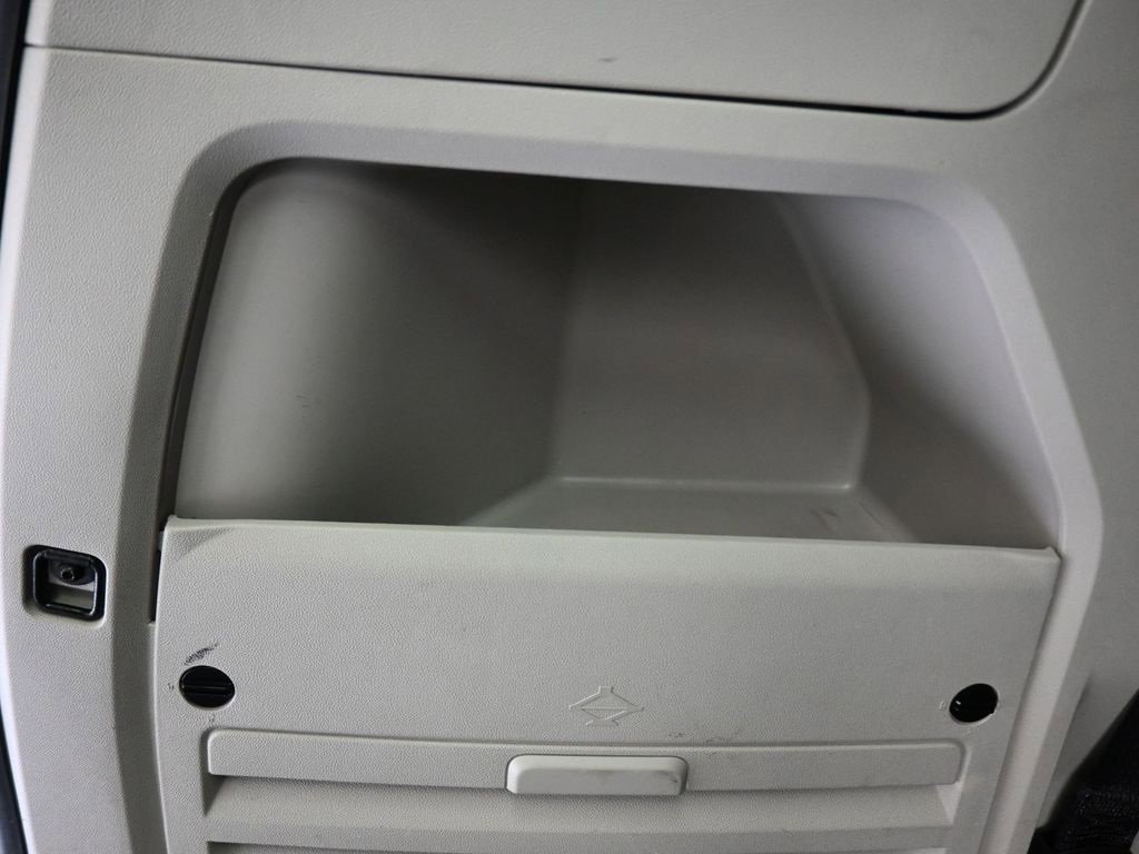 Used 2016 Dodge Grand Caravan SE image 50