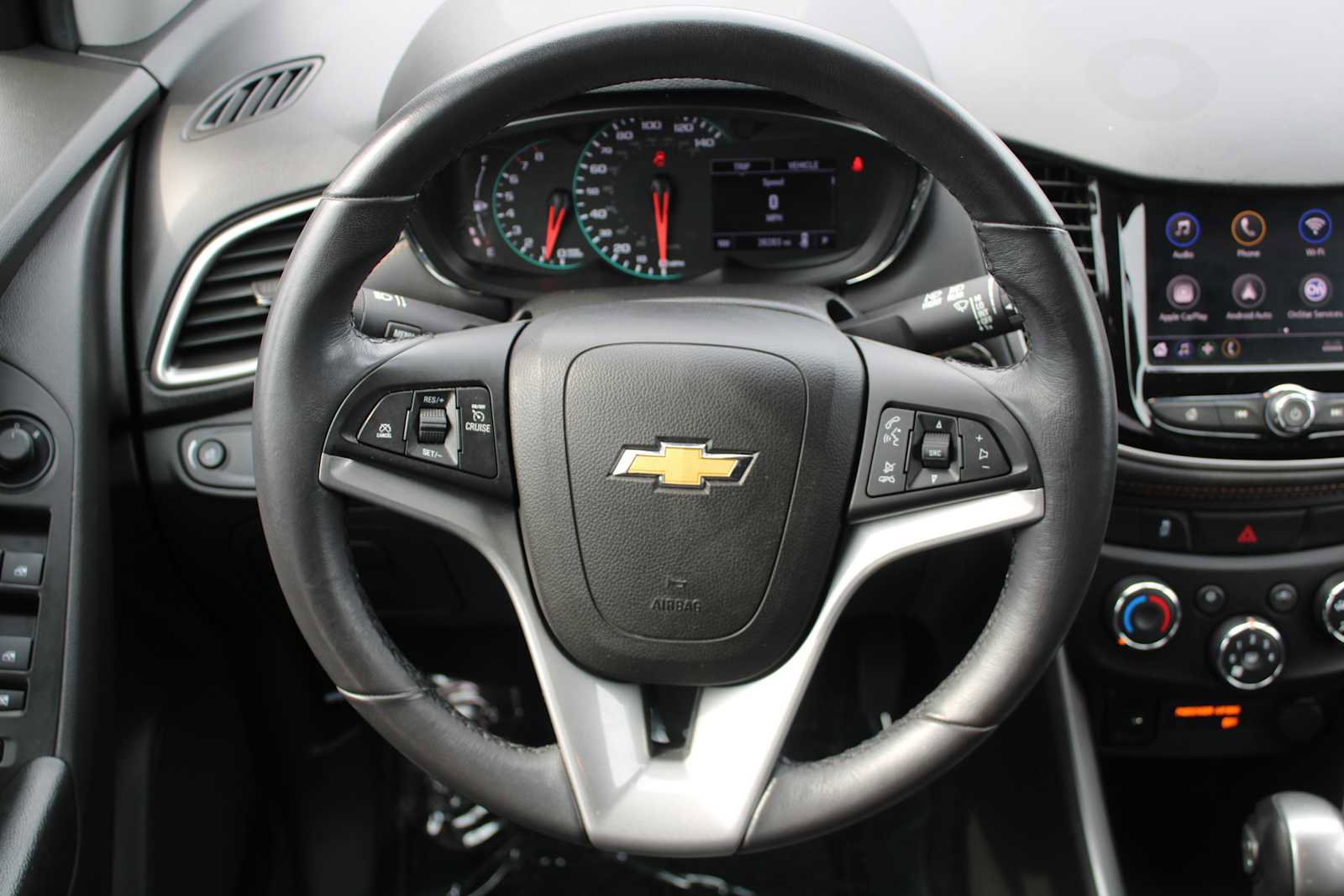 Used 2022 Chevrolet Trax LT w/ LT Convenience Package image 13