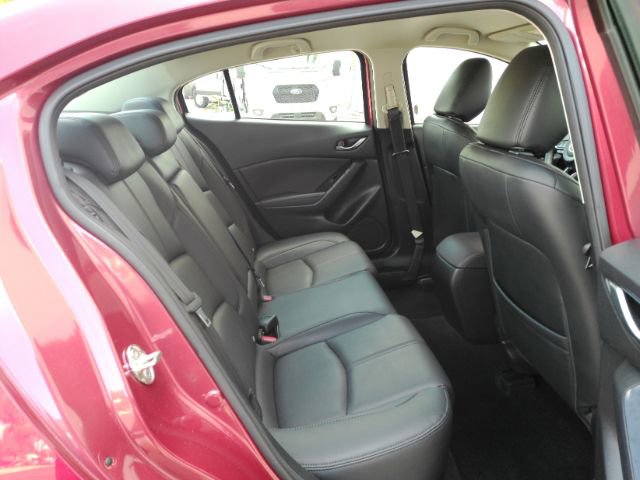 Used 2018 MAZDA MAZDA3 Touring FWD image 23