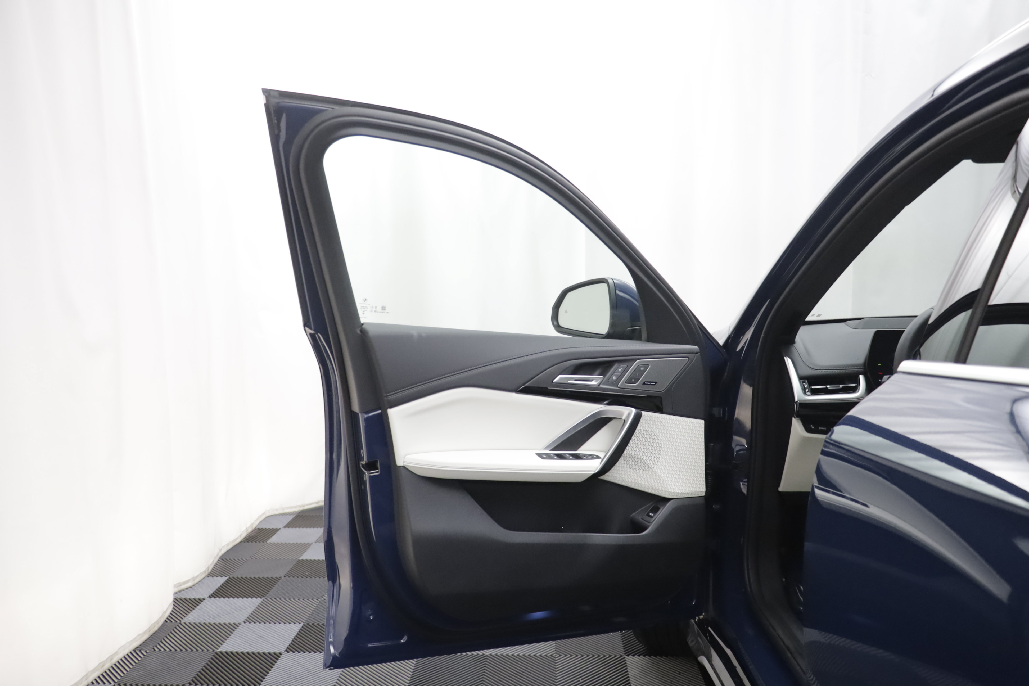 New 2027 BMW X1 xDrive28i AWD/4WD image 5