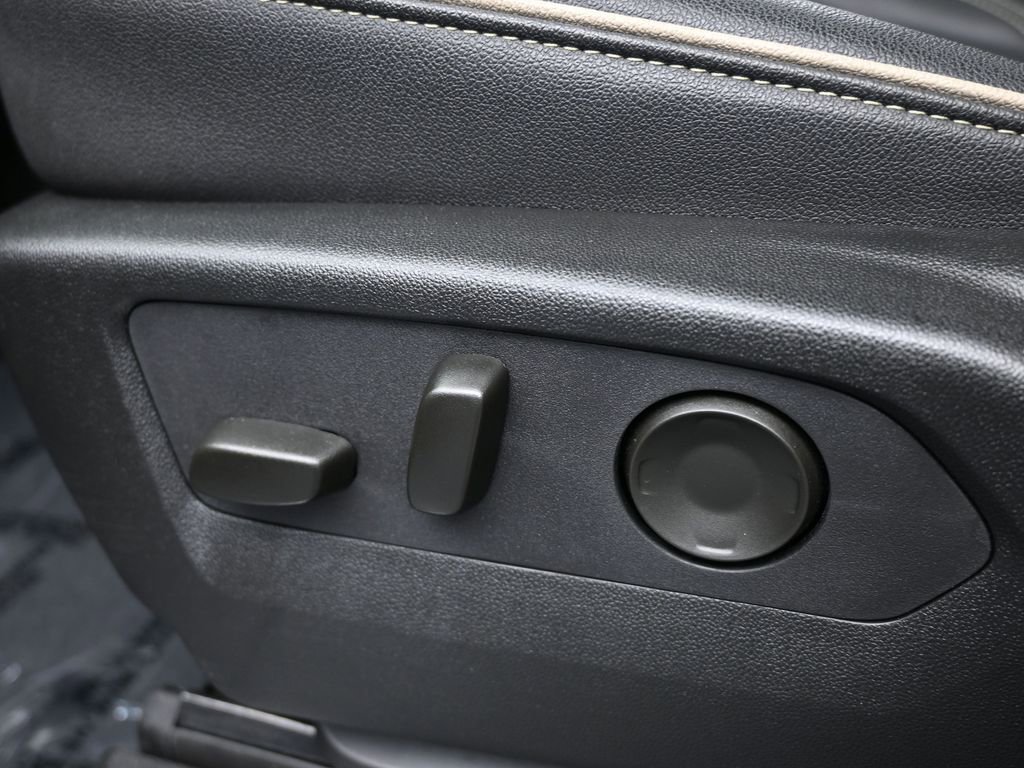 New 2025 Chevrolet Suburban Premier image 12