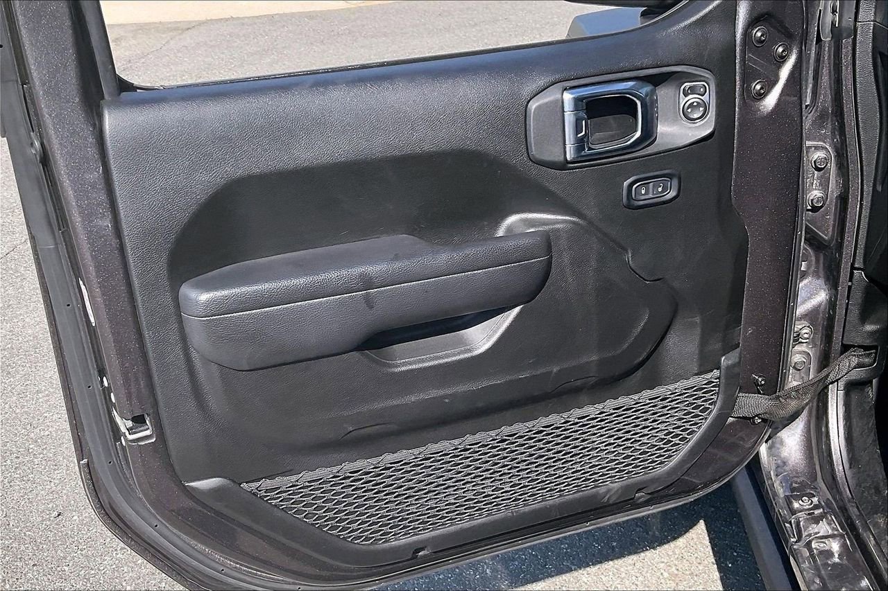 Certified 2025 Jeep Wrangler Unlimited Rubicon image 26