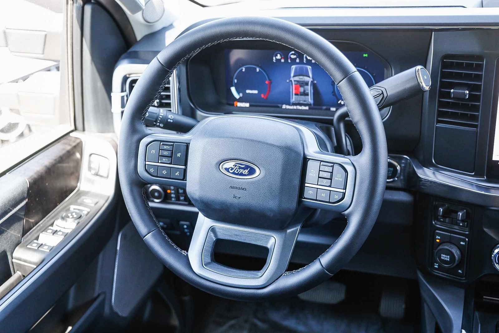 Used 2025 Ford F350 Lariat w/ Black Appearance Package AWD/4WD image 13