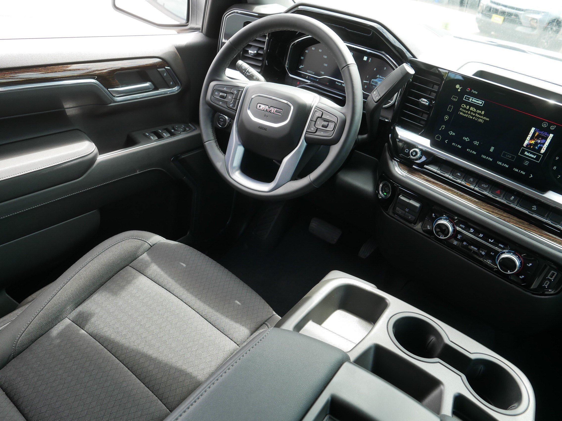 Used 2023 GMC Sierra 1500 Elevation w/ X31 Off-Road Package AWD/4WD image 9