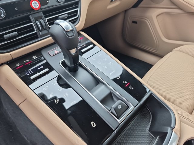 Used 2025 Porsche Macan Turbo AWD/4WD image 12