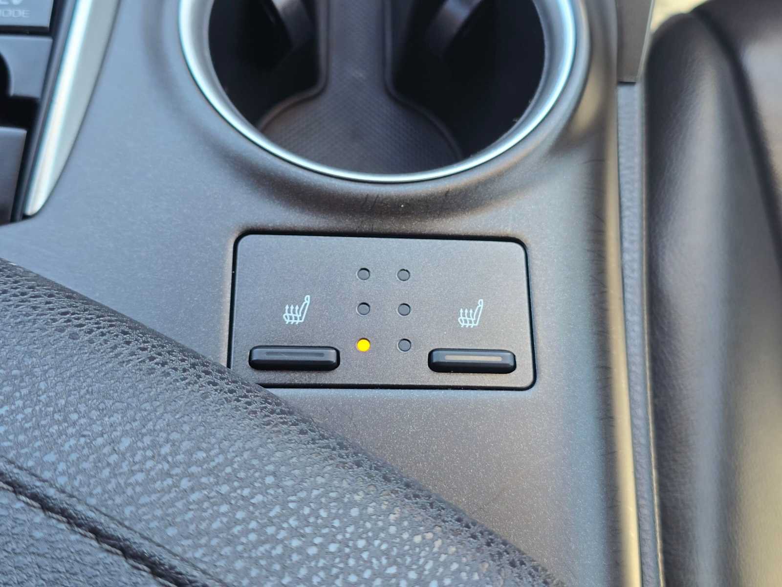 Certified 2021 Toyota Camry XLE FWD image 28