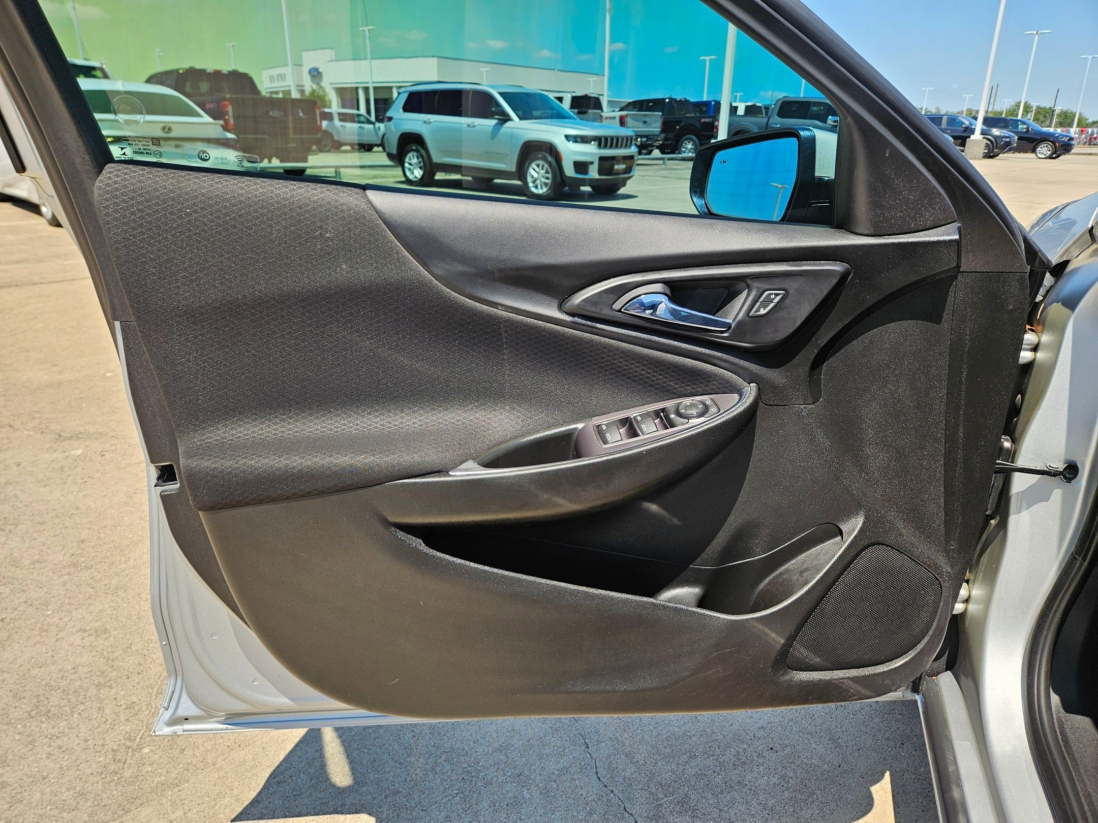 Used 2022 Chevrolet Malibu LT FWD image 12