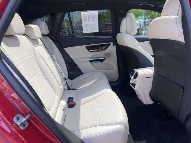 Used 2025 Mercedes-Benz GLC 300 4MATIC image 19