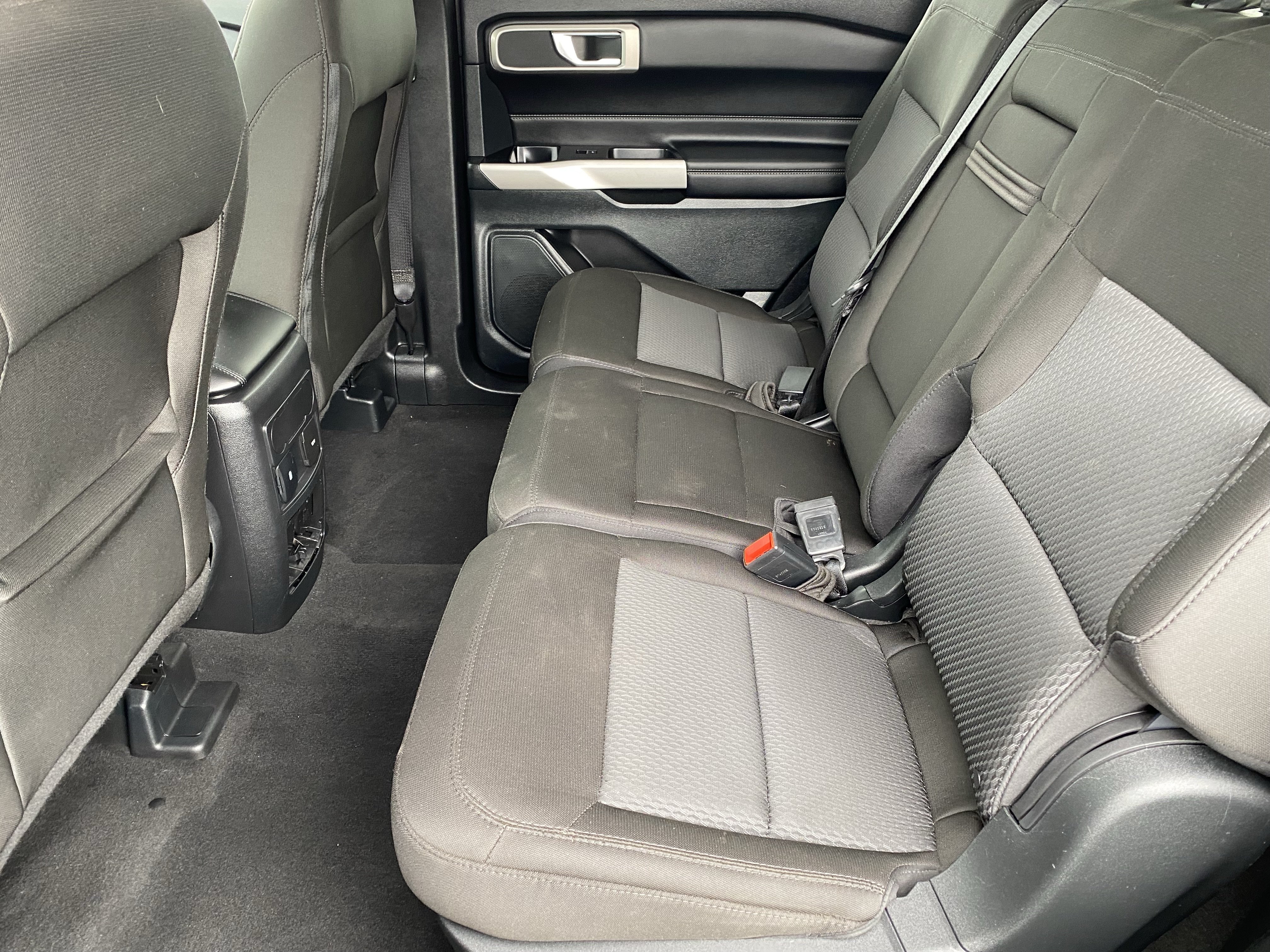 Used 2024 Ford Explorer XLT RWD image 17