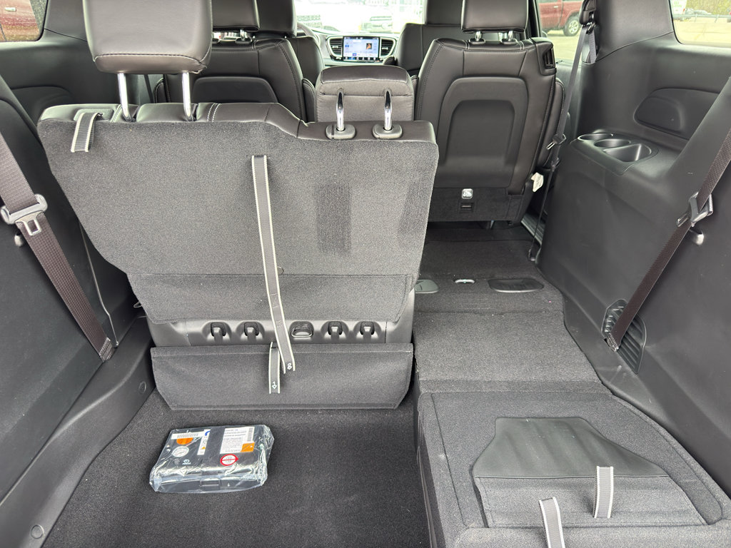 New 2026 Chrysler Pacifica Select FWD image 35