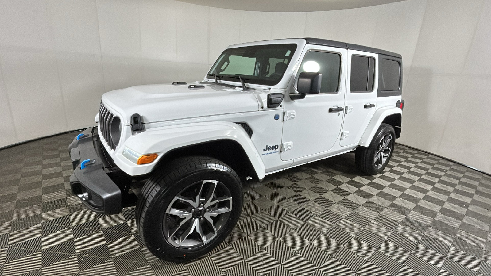 Used 2024 Jeep Wrangler Unlimited w/ Convenience Group AWD/4WD image 8