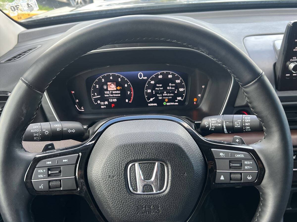 Used 2025 Honda Pilot Elite image 12