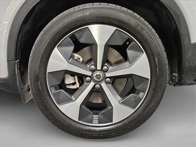 Used 2023 Volvo XC40 B5 Plus w/ Protection Package Premier image 24