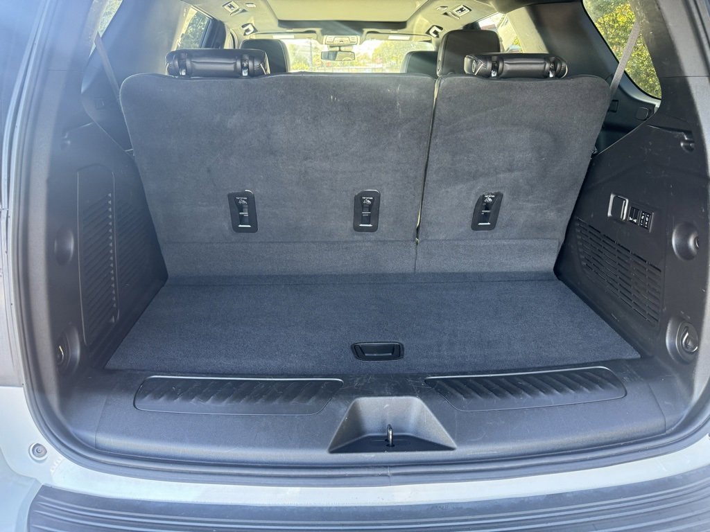 Used 2023 GMC Yukon SLT w/ SLT Premium Package image 5