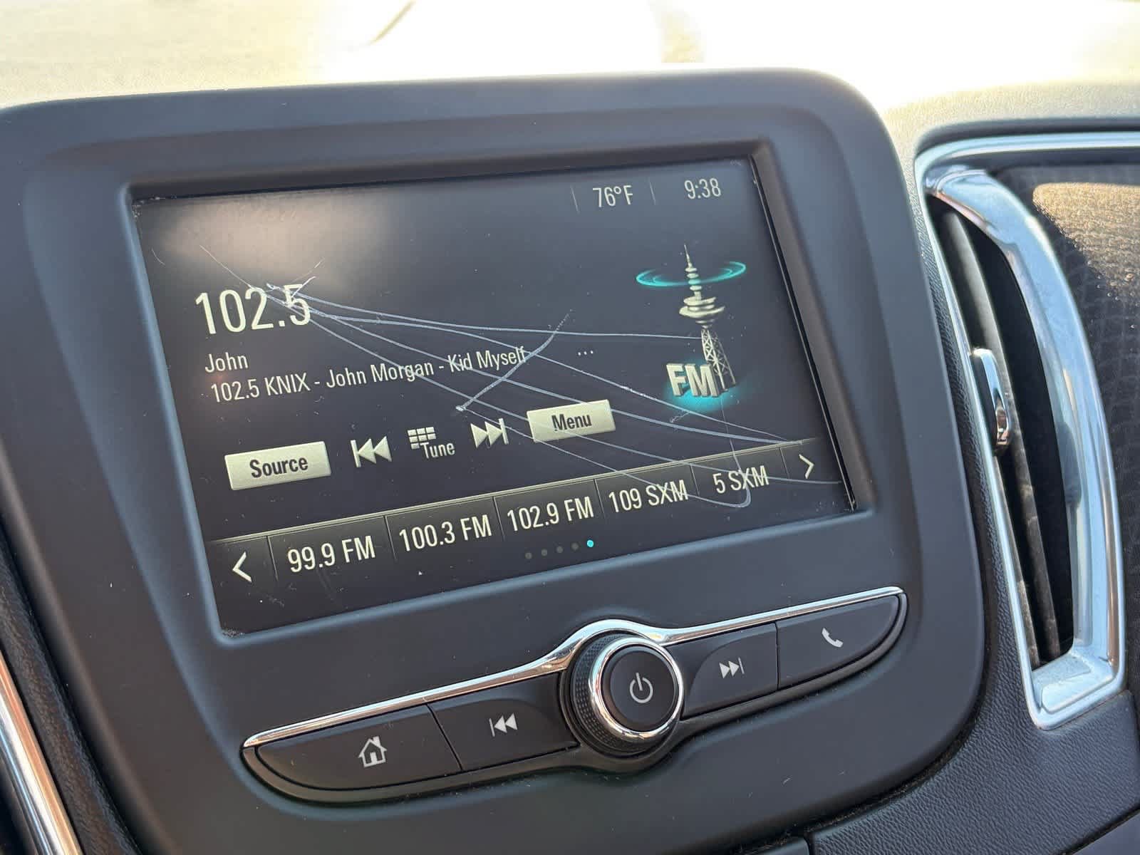 Used 2018 Chevrolet Malibu LT FWD image 12