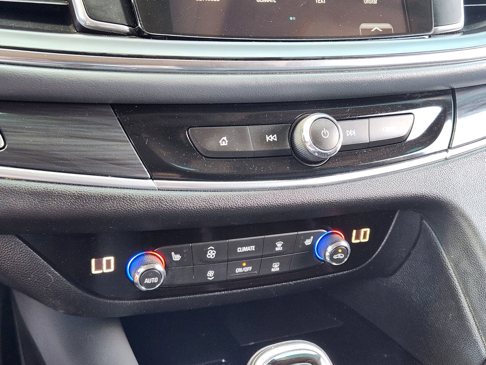 Used 2019 Buick Enclave Essence FWD image 20