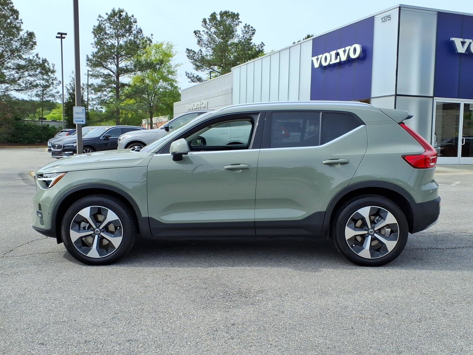 Certified 2023 Volvo XC40 B5 Plus w/ Protection Package Premier AWD/4WD image 6