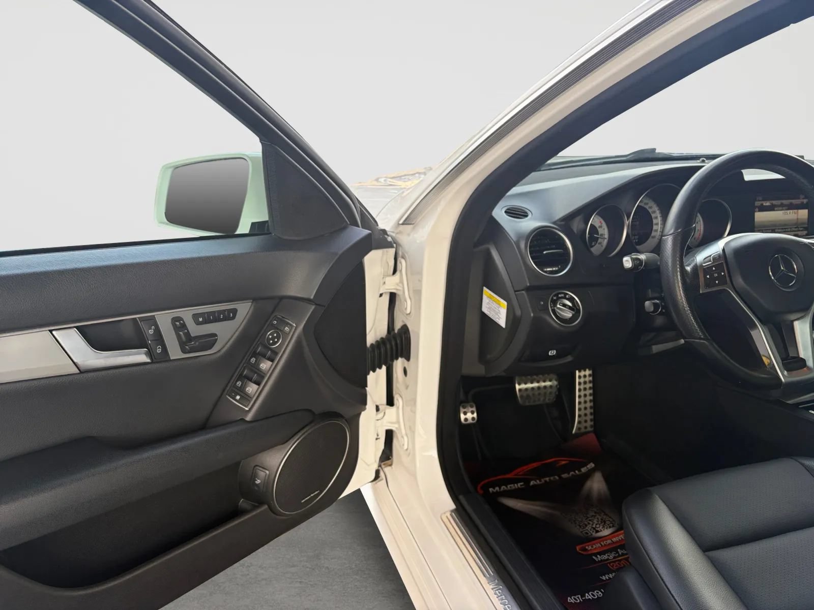 Used 2013 Mercedes-Benz C 300 4MATIC Sedan image 11