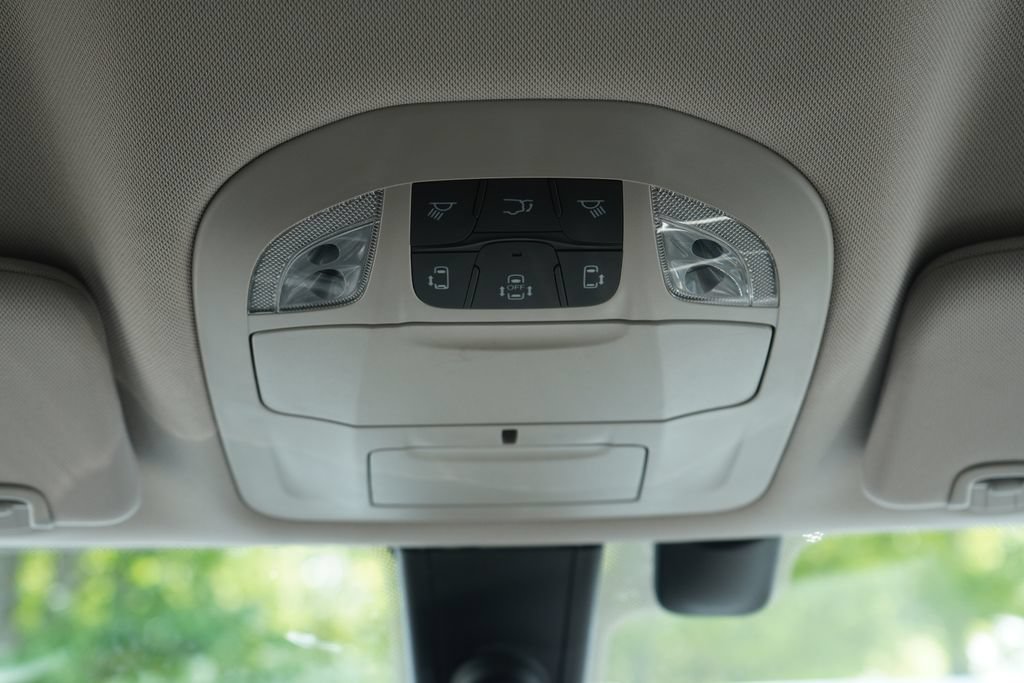 Used 2017 Chrysler Pacifica Touring-L Plus w/ Tire & Wheel Group FWD image 22