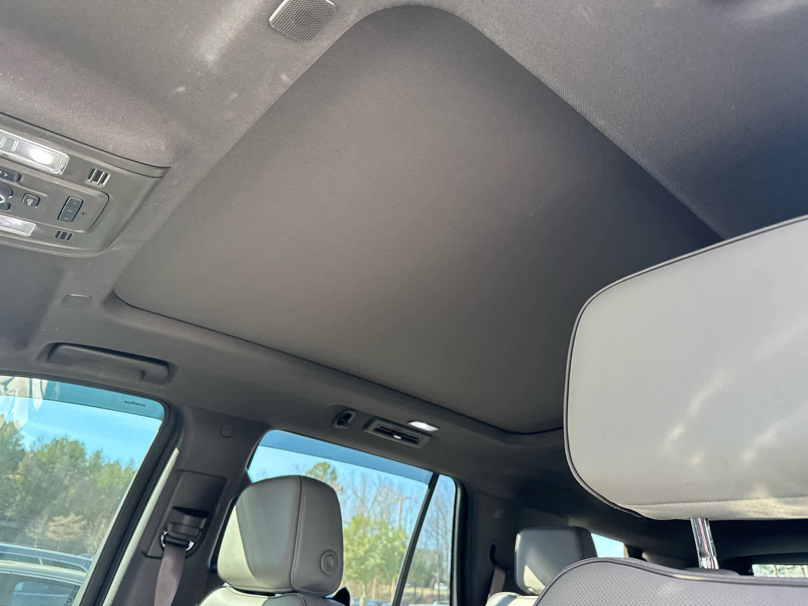 Used 2023 GMC Yukon SLT w/ SLT Premium Package image 9