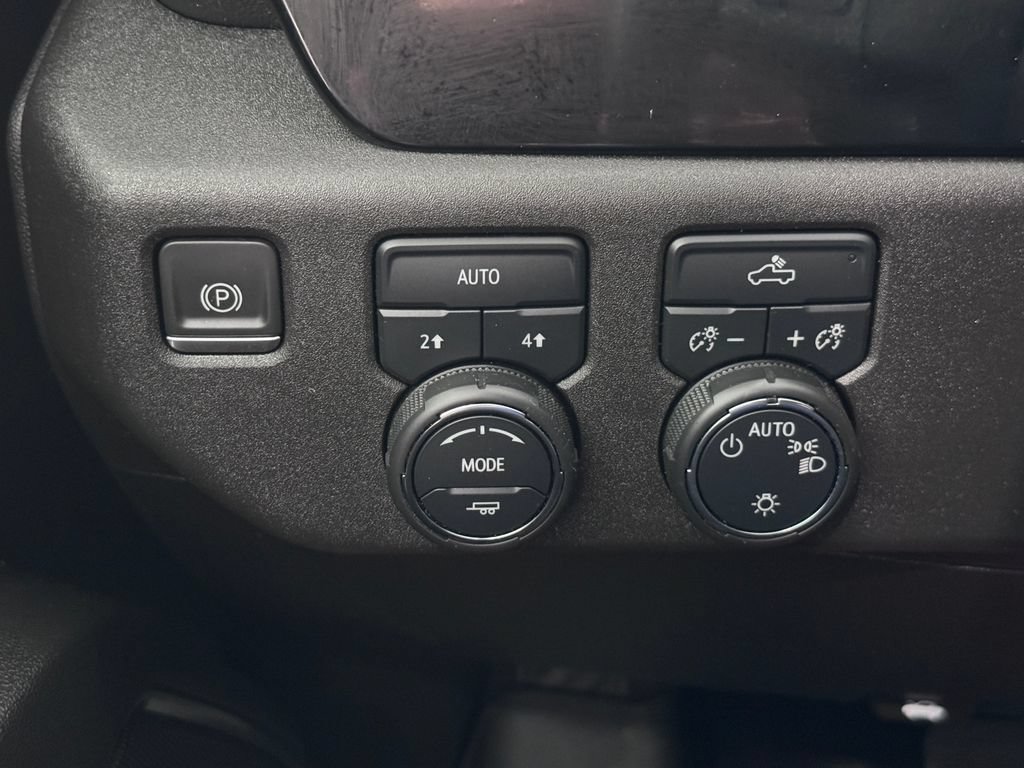 Certified 2023 Chevrolet Silverado 1500 LT AWD/4WD image 24