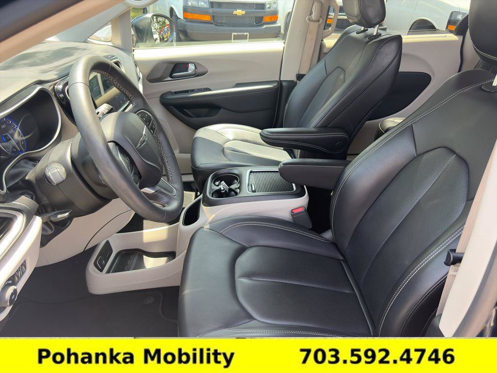 Used 2023 Chrysler Pacifica Touring-L FWD image 25
