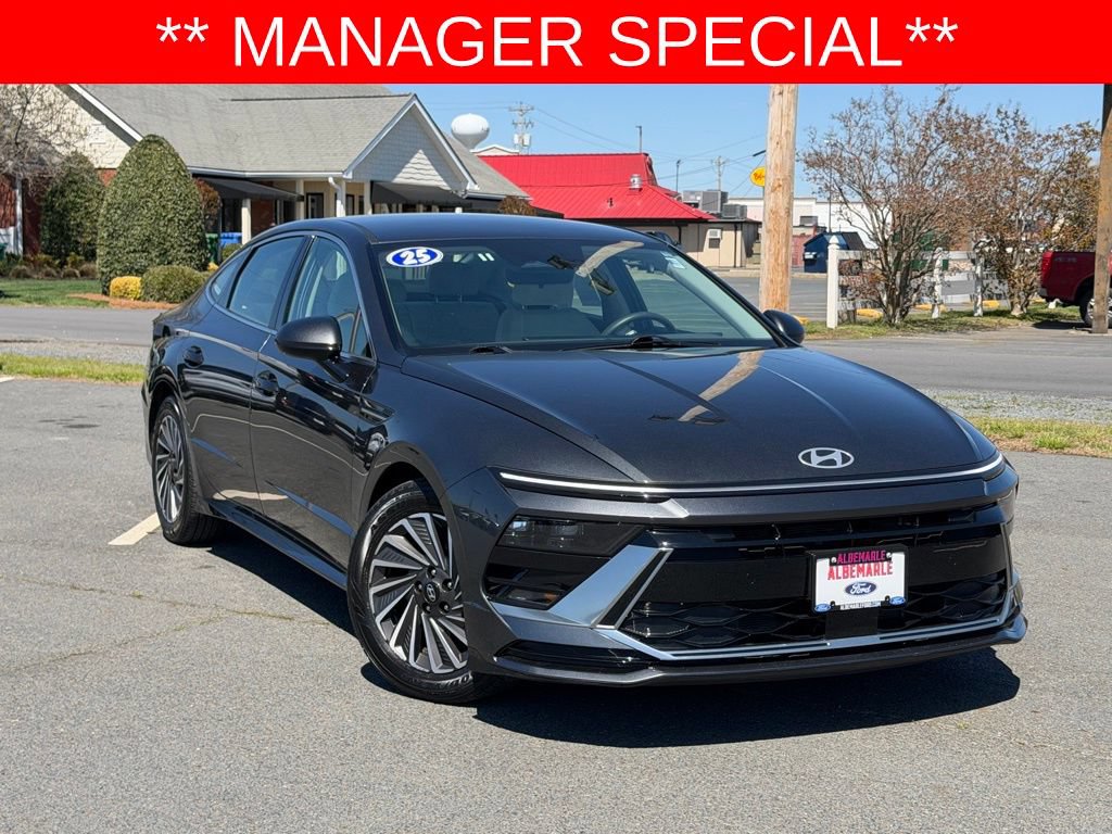 Used 2025 Hyundai Sonata SEL FWD image 1