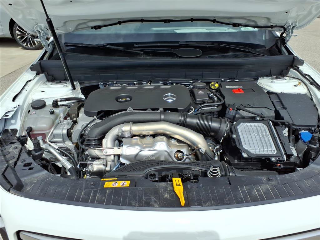 Used 2026 Mercedes-Benz GLB 250 4MATIC image 10